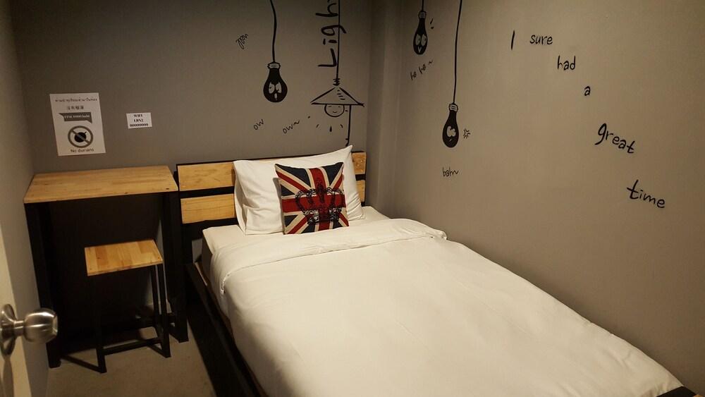 Хостел La Belle Nuit House Чиангмай Экстерьер фото